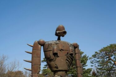 『天空の城ラピュタ』のロボット兵の銅像の写真