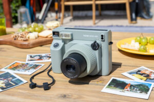 インスタントカメラ『instax WIDE 400』の写真