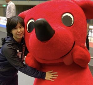 宮脇花綸とチーバくんの写真