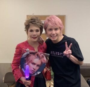 デヴィ夫人と手越祐也の写真